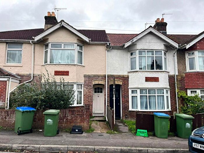 5 Bedroom Semi-Detached House To Rent In Arnold Road, Southampton, Hampshire, SO17