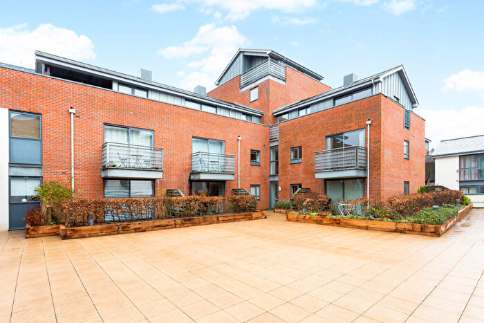2 Bedroom Flat For Sale In Staple Gardens, Winchester, SO23