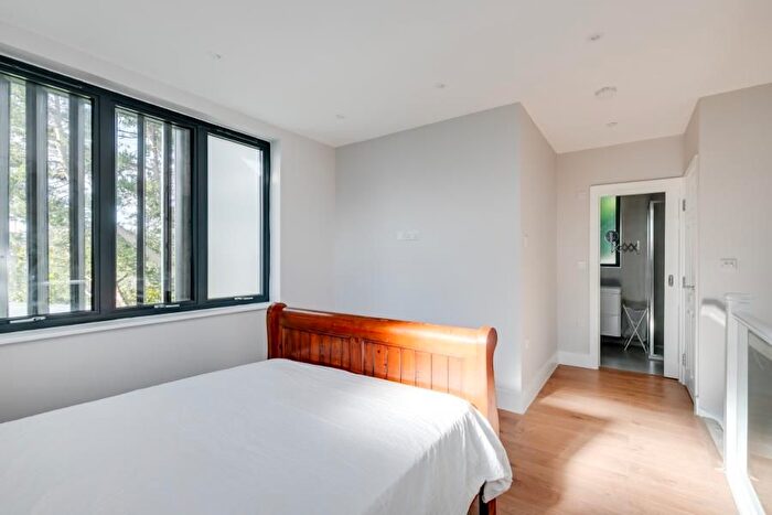 1 Bedroom Flat To Rent In Great North Road, East Finchley, N2