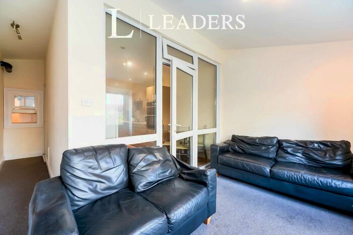 4 Bedroom Terraced House To Rent In Frogmore Road, Southsea, PO4