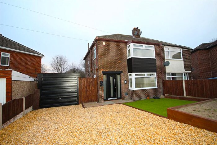 3 Bedroom Semi-Detached House For Sale In Lynwood Close, Streethouse, Pontefract, WF7
