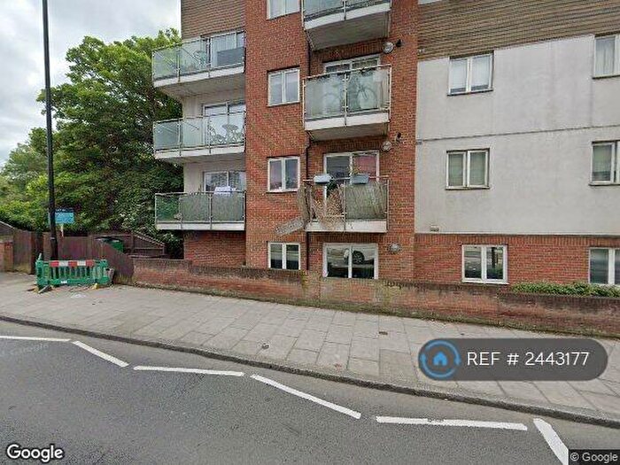 3 Bedroom Flat To Rent In Ashton Court, Croydon, CR0