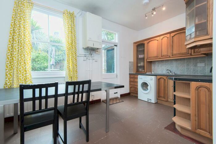 2 Bedroom Terraced House To Rent In Jennings Road, SE22