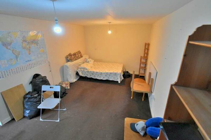 Flat To Rent In Studio Flat Carters Green, B70