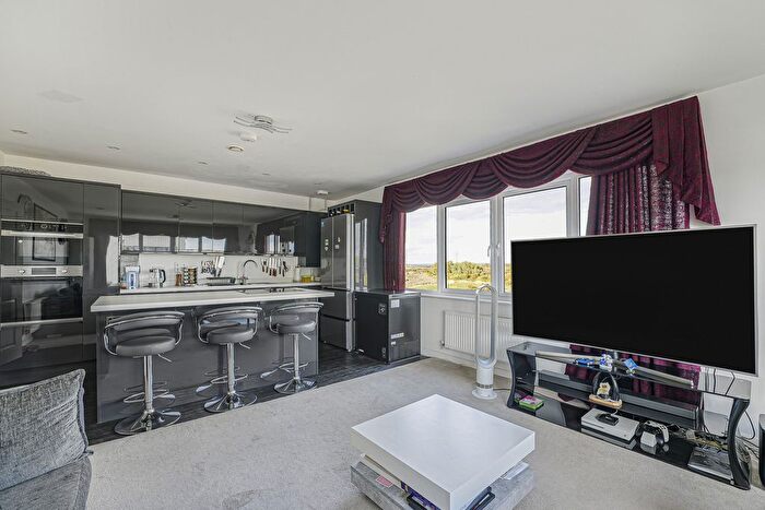 2 Bedroom Flat For Sale In Riverside Wharf, Dartford, DA1