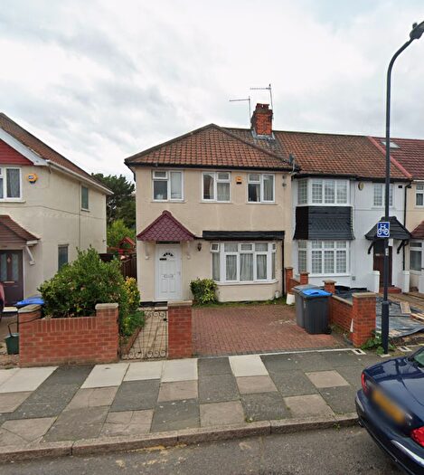 4 Bedroom Semi-Detached House To Rent In Tokyngton Avenue, Northwembley, HA9