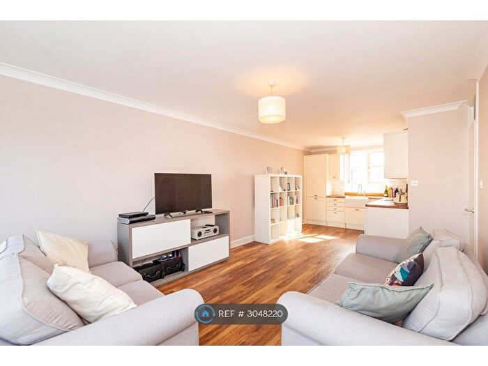 2 Bedroom Flat To Rent In Bethnal Green, London, E2