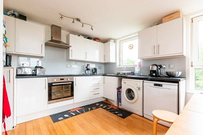2 Bedroom Flat For Sale In Ross Road, South Norwood, London, SE25