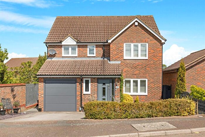 4 Bedroom Detached House For Sale In Gainsborough Avenue, Kettering, North Northamptonshire, NN15