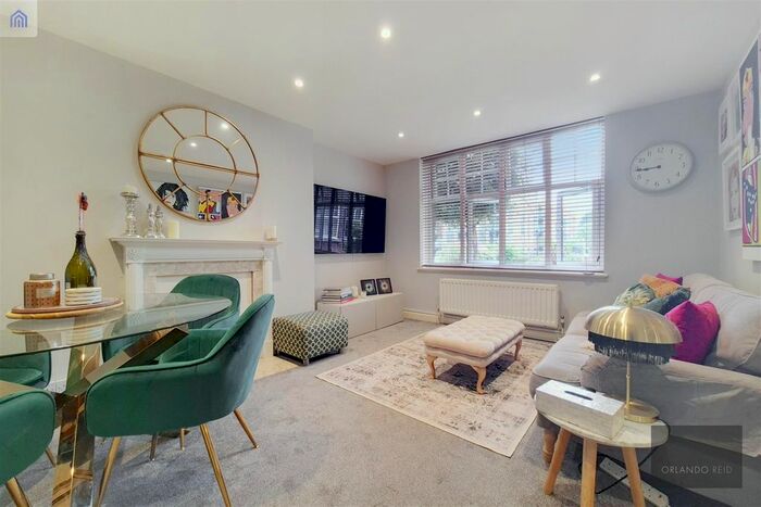 3 Bedroom Flat To Rent In Kings Avenue, London, SW4