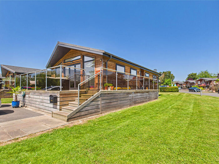 2 Bedroom Lodge For Sale In Chargers Paddock, Marlow, Buckinghamshire, SL7