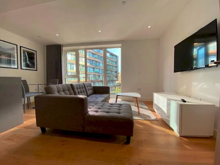 1 Bedroom Flat To Rent In Admiralty House, Vaughan Way, London, E1W