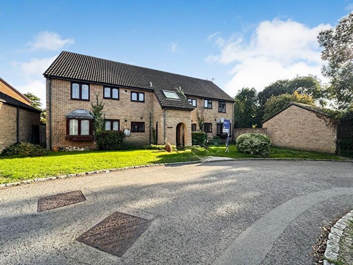2 Bedroom Flat For Sale In Calbourne Drive, Calcot, RG31