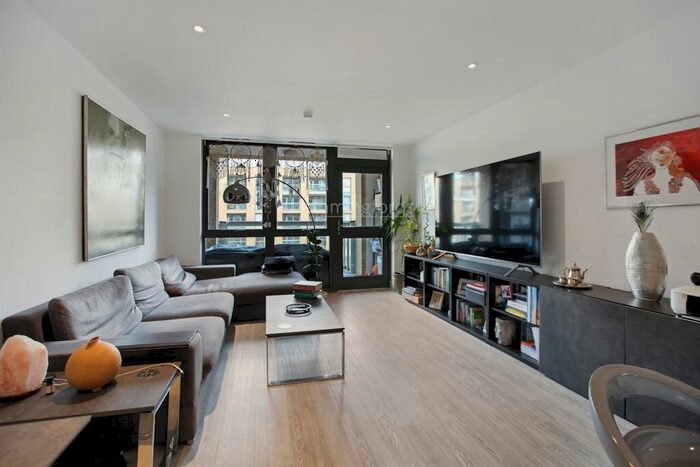 2 Bedroom Apartment To Rent In Packington Square, Angel, N1