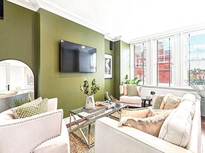 3 Bedroom Flat To Rent In Hamlet Gardens, King Street, W6
