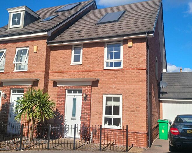 3 Bedroom Semi-Detached House To Rent In Breconshire Gardens, Nottingham, Nottinghamshire, NG6