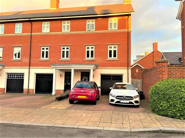 4 Bedroom End Of Terrace House To Rent In Barn Croft Drive, Reading, Berkshire, RG6