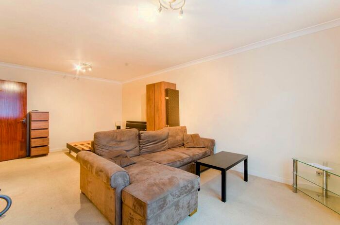 Studio To Rent In Holden Road, Woodside Park, London, N12