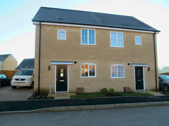 2 Bedroom House To Rent In Marina Close, Thetford, IP24