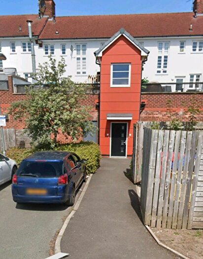 3 Bedroom Maisonette To Rent In Milton Road, Ellesmere Port, Cheshire, CH65