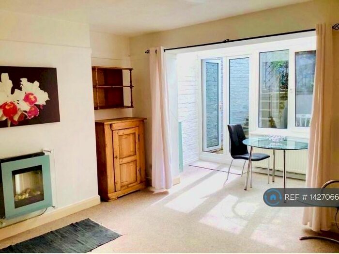 1 Bedroom Flat To Rent In Lower Ground Floor London Road, Cheltenham, GL52