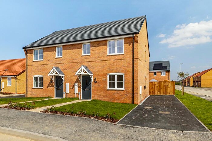 3 Bedroom Semi-Detached House For Sale In Cooper Lane, Donington, PE11