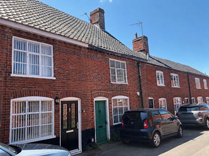 3 Bedroom Terraced House For Sale In Friarscroft Lane, Wymondham, NR18