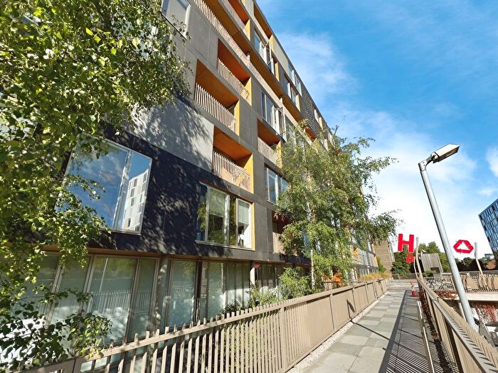 2 Bedroom Flat To Rent In The Avenue, Leeds, West Yorkshire, Uk, LS9