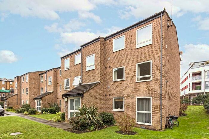 2 Bedroom Flat To Rent In Weimar Street, London, SW15