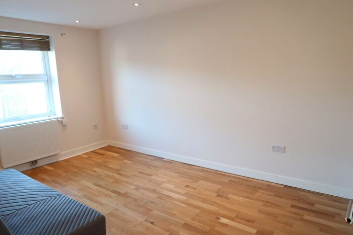 2 Bedroom Flat To Rent In Alexandra Grove, London, N4