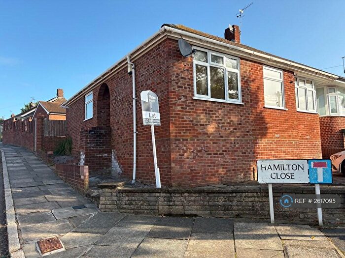 3 Bedroom Bungalow To Rent In Hamilton Road, Cockfosters, Barnet, EN4