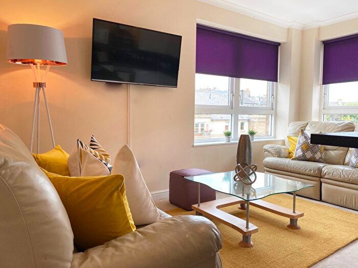 5 Bedroom Flat To Rent In Dicksonfield, Edinburgh, EH7