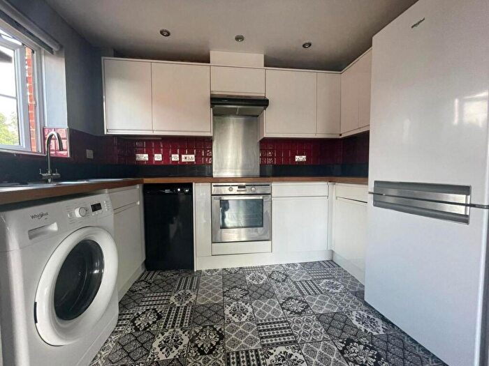 2 Bedroom Flat To Rent In Yukon Road Broxbourne, EN10