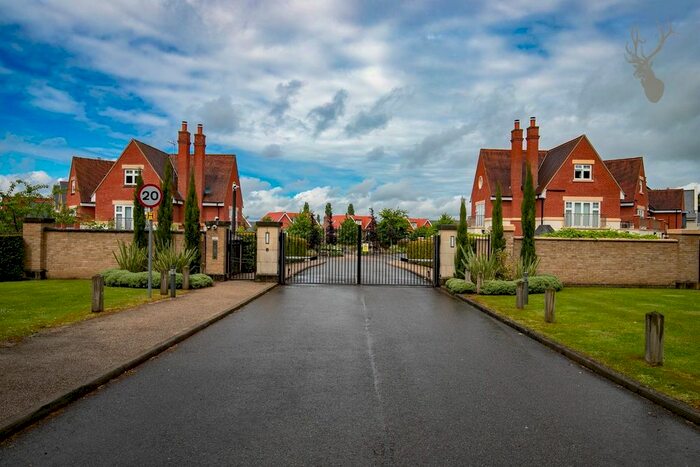 5 Bedroom Property To Rent In High Road, Chigwell, IG7