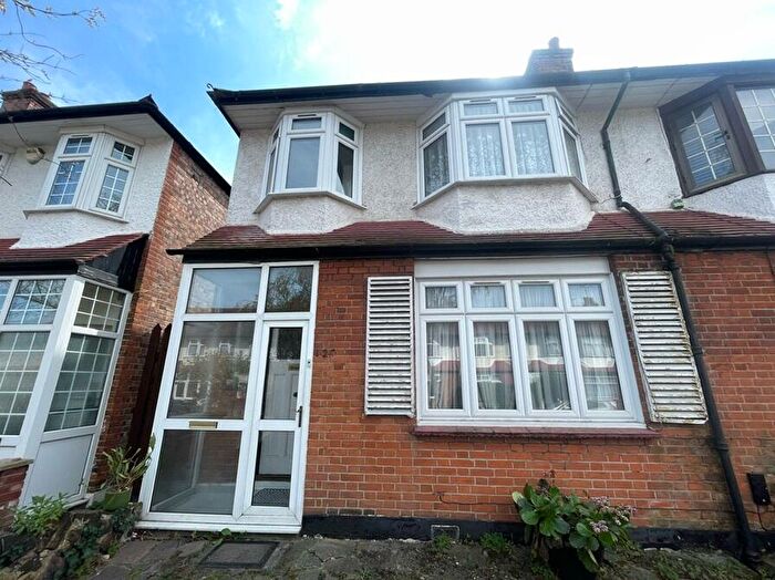 3 Bedroom End Of Terrace House To Rent In Arcadian Gardens, London, N22