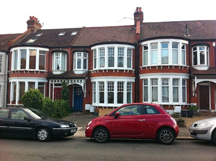 1 Bedroom Flat To Rent In The Crest, Palmers Green, N13