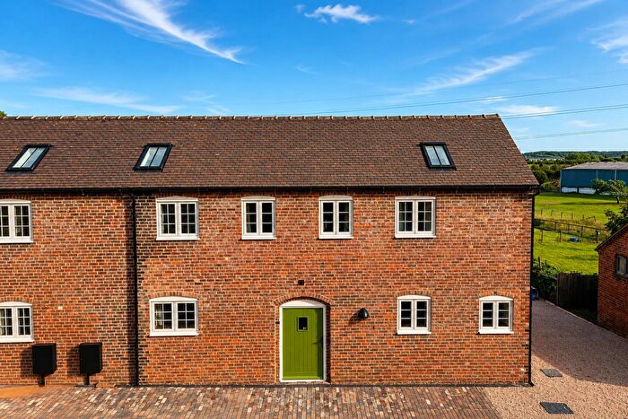 4 Bedroom Barn Conversion For Sale In Holly Barn, Manor Farm, Drakelow Road, Walton-On-Trent, DE12