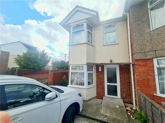 3 Bedroom Semi-Detached House To Rent In Vincent Road, Hounslow, TW4