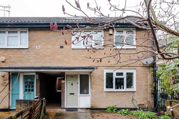 4 Bedroom End Of Terrace House For Sale In Sidney Street, Stepney Green, London, E1