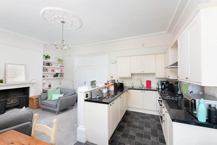 2 Bedroom Apartment To Rent In Cavendish Road, BA1