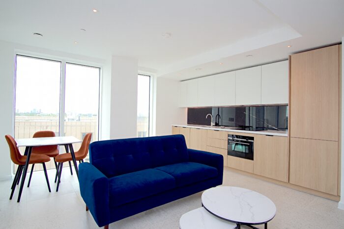 1 Bedroom Flat To Rent In Bouchon Point, Cendal Crescent, Tower Hamlets, London, E1