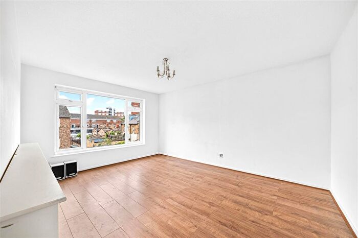 1 Bedroom Flat For Sale In Brierly Gardens, London, E2