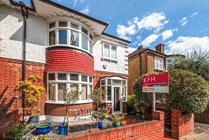 4 Bedroom Semi-Detached House For Sale In Holmside Road, Balham, London, SW12