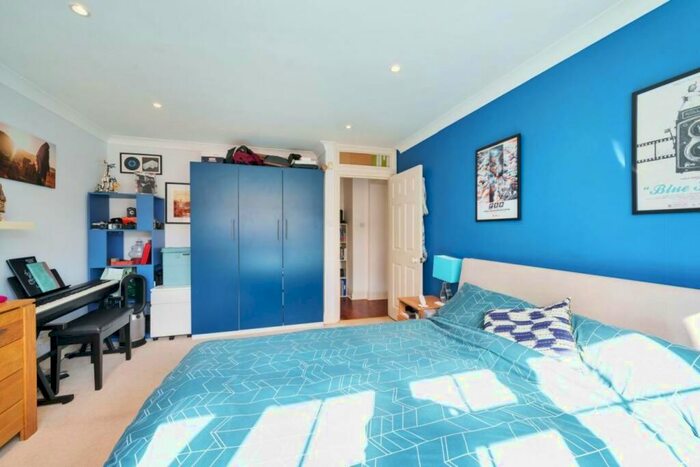 2 Bedroom Flat To Rent In Hillside Road, London, SW2