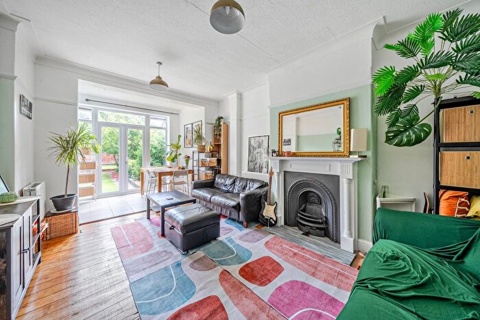 4 Bedroom Semi-detached House For Sale In Harland Road, Lee, SE12