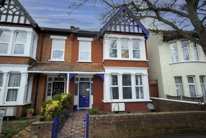 1 Bedroom Flat To Rent In Cranley Road, Westcliff-On-Sea, SS0