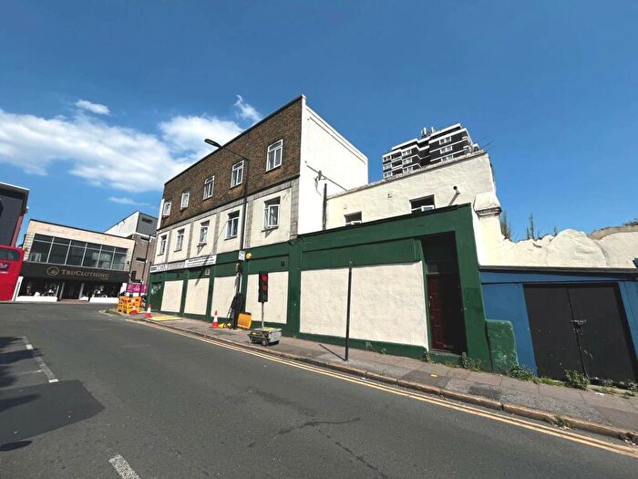 2 Bedroom Flat To Rent In High Street, Plaistow, E13