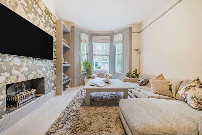 1 Bedroom Flat For Sale In Chesterton Road, North Kensington, London, W10