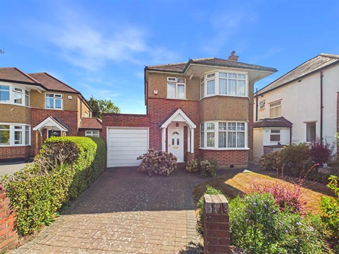 3 Bedroom Detached House For Sale In North View, Pinner, HA5