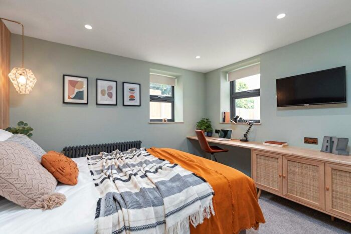 2 Bedroom Apartment To Rent In Yarborough Road - Bedroom En Suite Apt - /, LN1